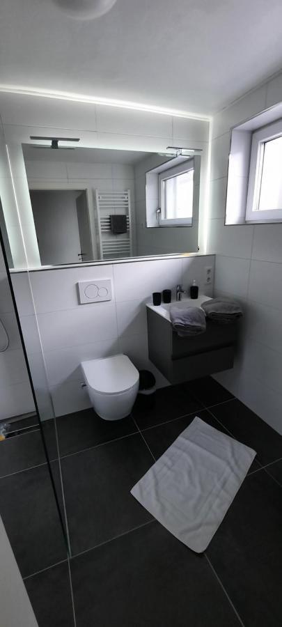 Arrive & Relax - Volkmar Appartement Düsseldorf Buitenkant foto